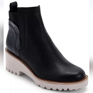 Dolce VitaHuey Lug-Sole Chelsea Booties